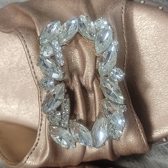 Adrienne Vittadini Size 6 1/2 Rose Gold Falace Jeweled Flat Sandals Like New - Picture 3 of 8